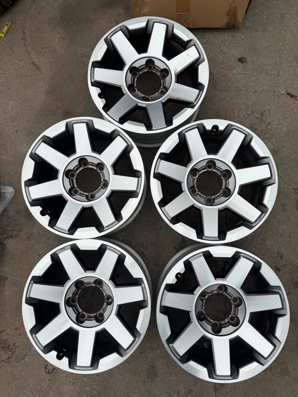 丰田FJ酷路泽原车轮毂，没有失圆变形，实物实拍