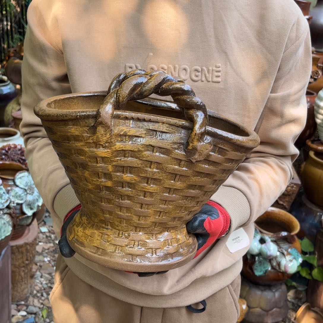 红陶20CM（含）-50CM（不含）高18长28宽15有孔