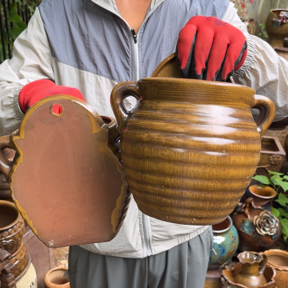 红陶20CM（含）-50CM（不含）高18长15宽10有孔