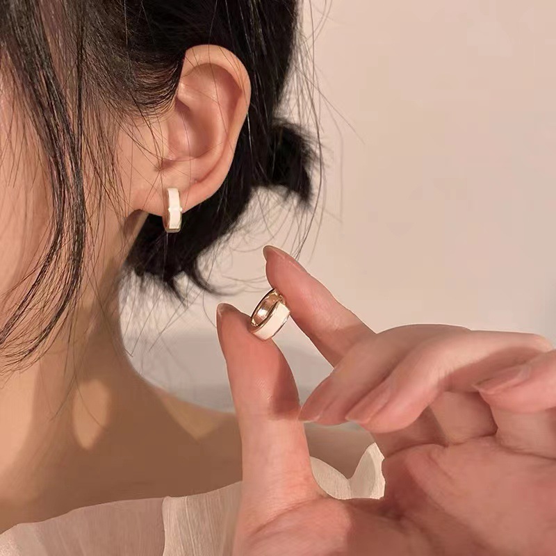 韩国气质小巧耳钉女简约百搭白色滴釉耳扣耳环高级感精