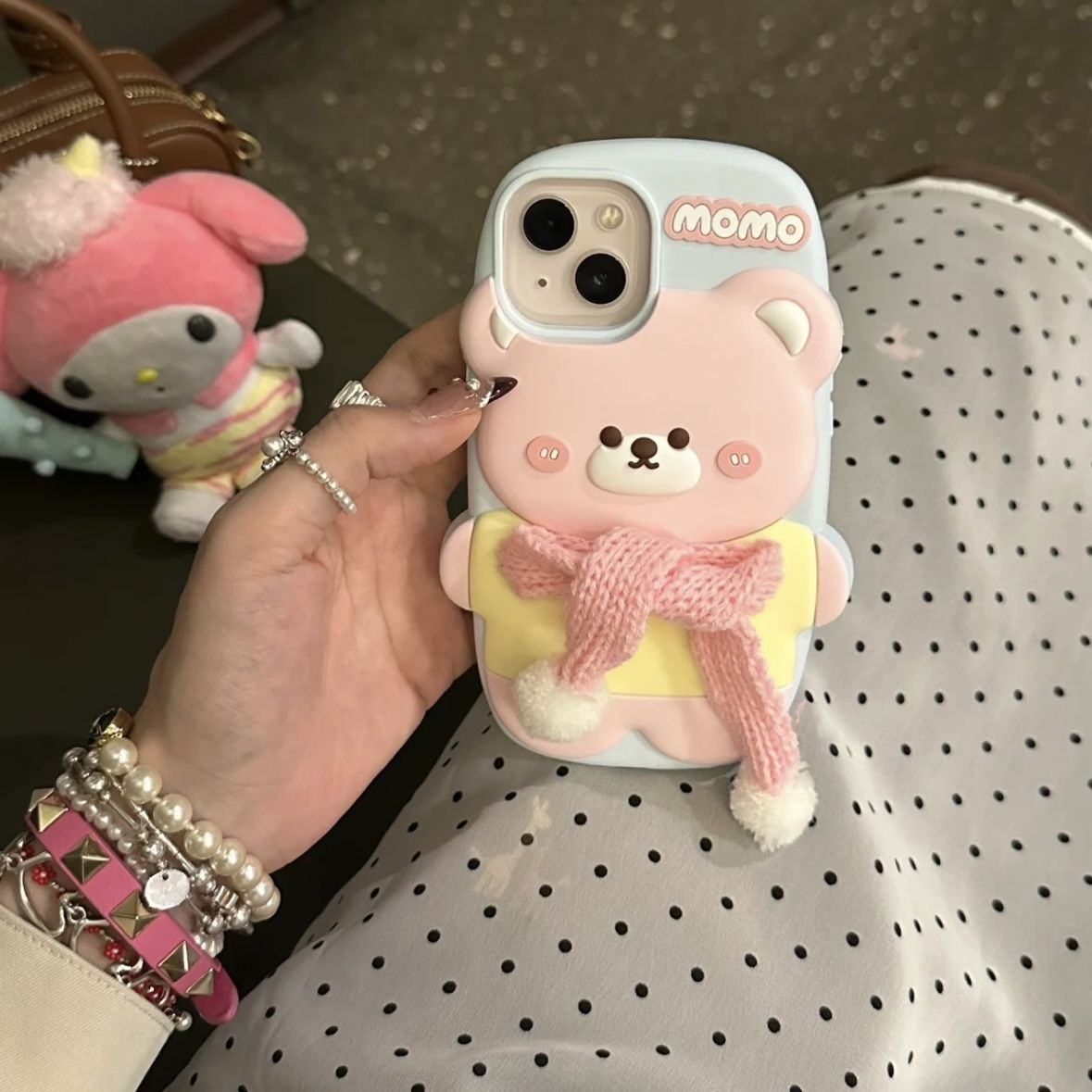 趣味可爱围巾小熊iPhone15promax苹果14手机壳13粉嫩卡通12新款11