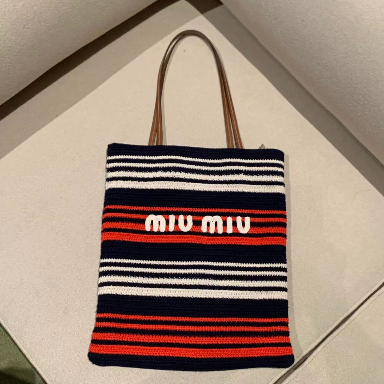 95新 MIU MIU/缪缪 壹臻/条纹针织竖版tote单肩包/68726352