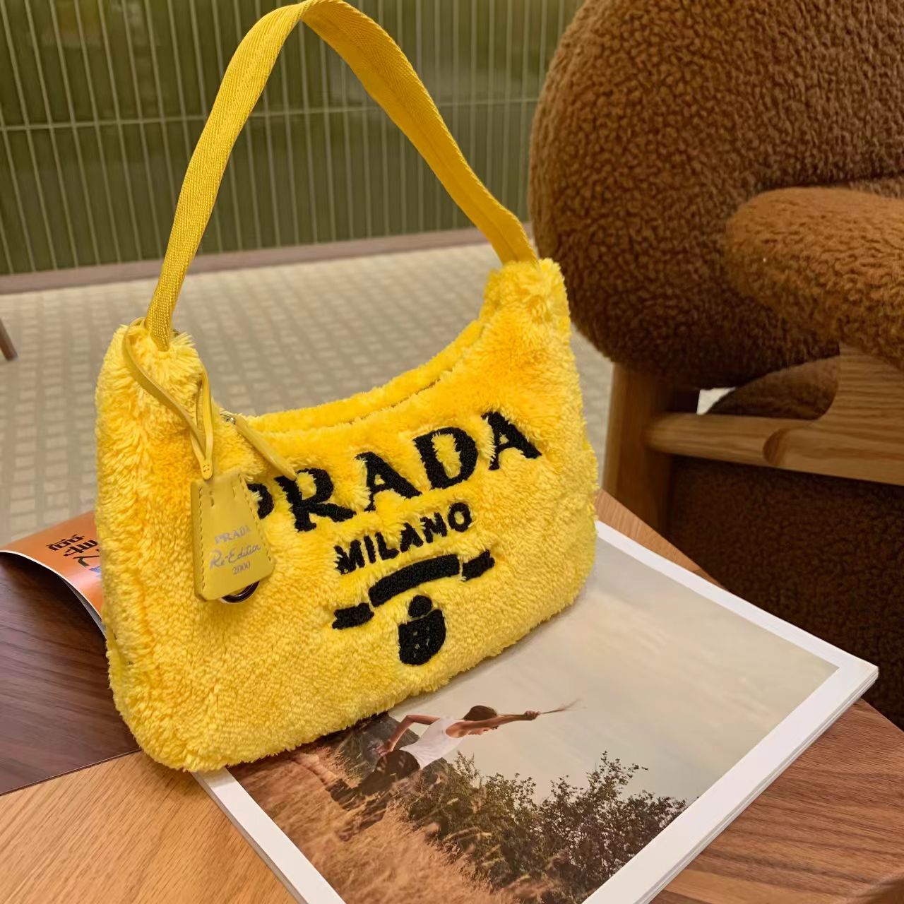 99新 Prada/普拉达 壹臻/芒果黄泰迪hobo腋下包/ 66809969