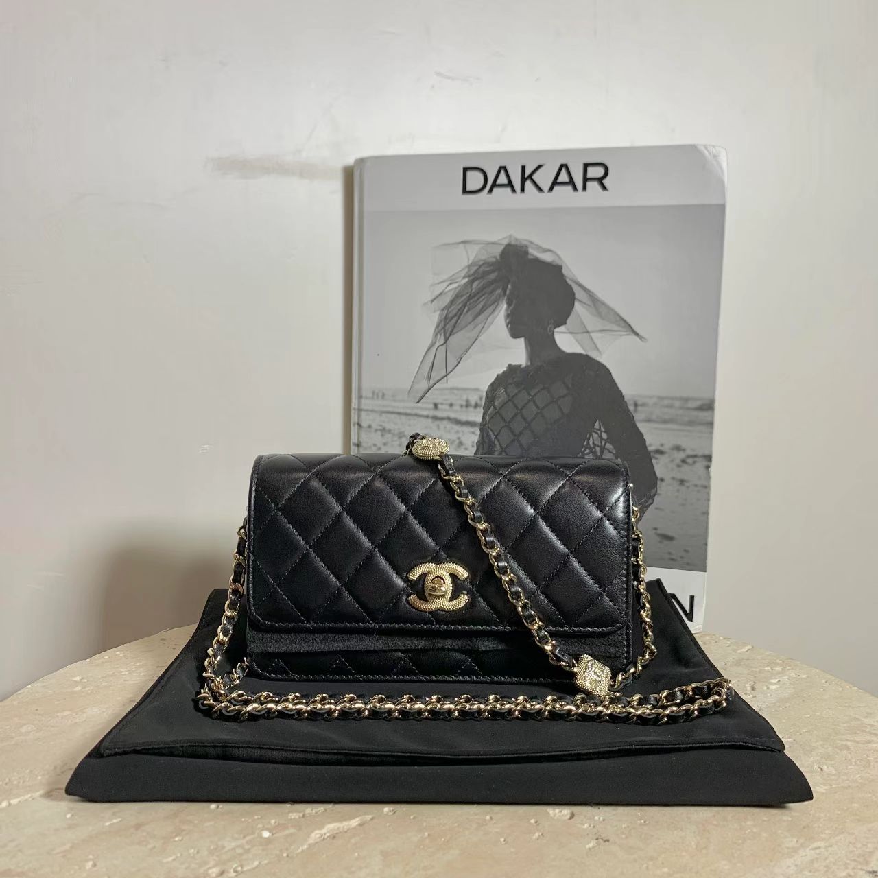 99新 Chanel/香奈儿 壹臻/黑金浮雕双c水钻风琴woc包 62405997