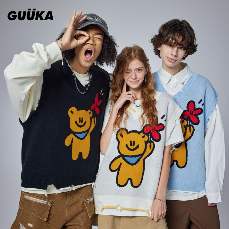 【小何同款】GUUKA&Agaho联名毛衣背心小熊V领针织衫马甲男B5515