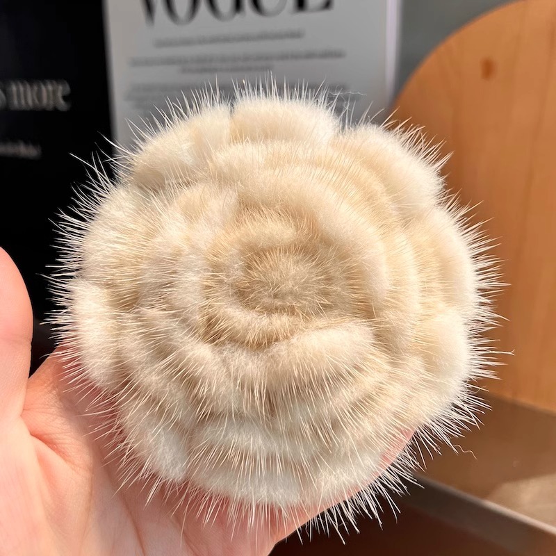 水貂毛花朵胸针女简约时尚高级感毛衣别针款配饰衣服围巾装饰配件