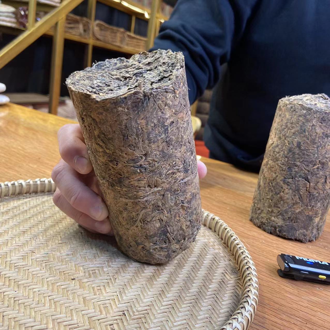 雨腾古茶 老吴私藏冰岛金花龙柱古树普洱茶500g/柱 生茶