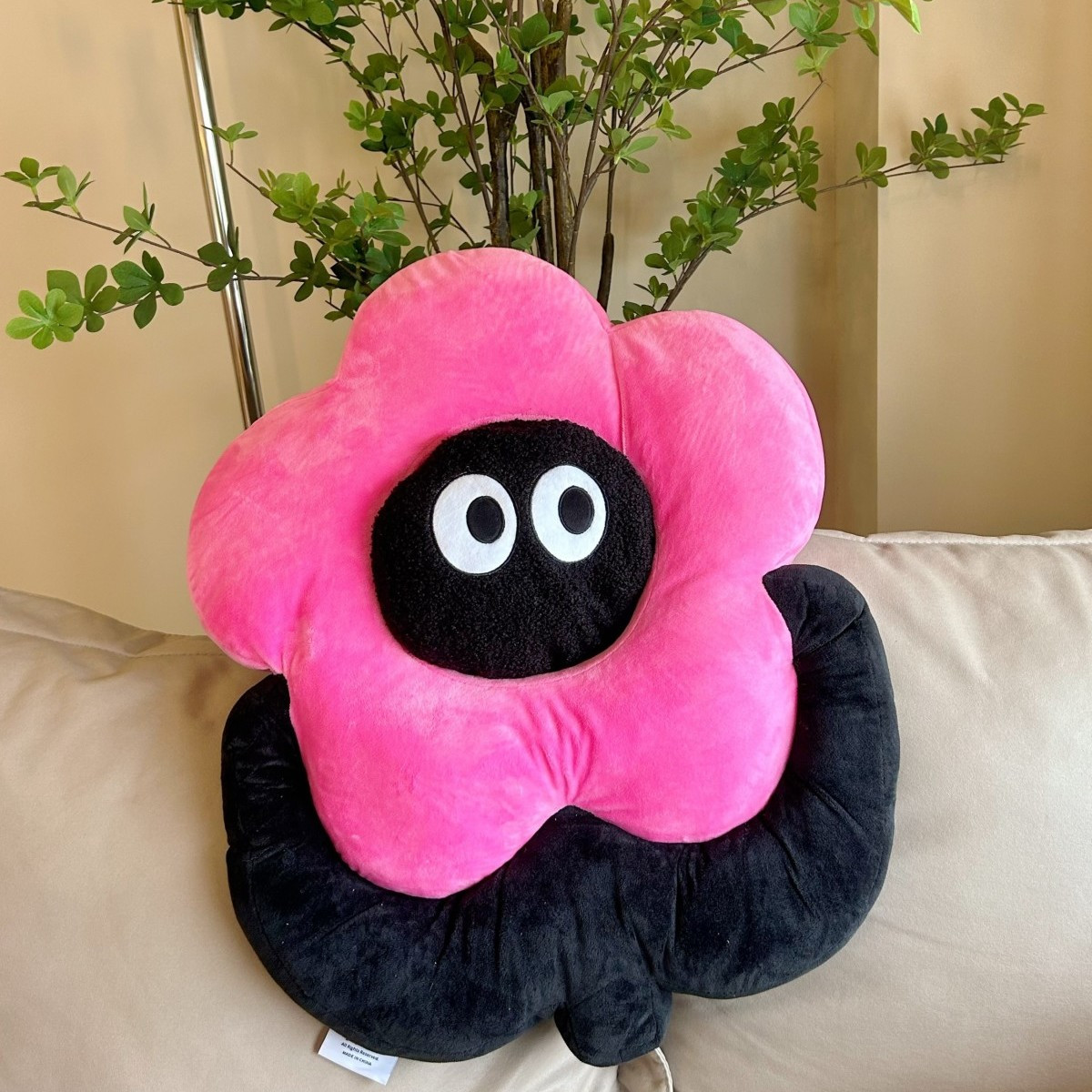 ins风黑粉花花抱枕沙发床头靠垫毛绒玩偶氛围感神器520礼物生日