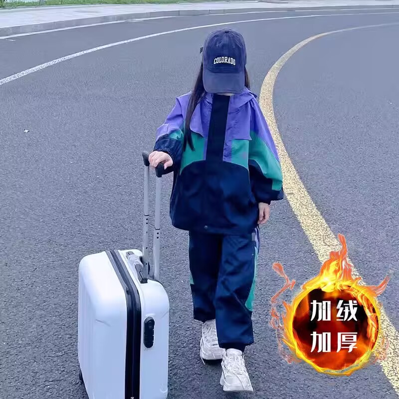 女童春秋冲锋衣套装2025新款中大男童加厚运动洋气网红时髦两件套