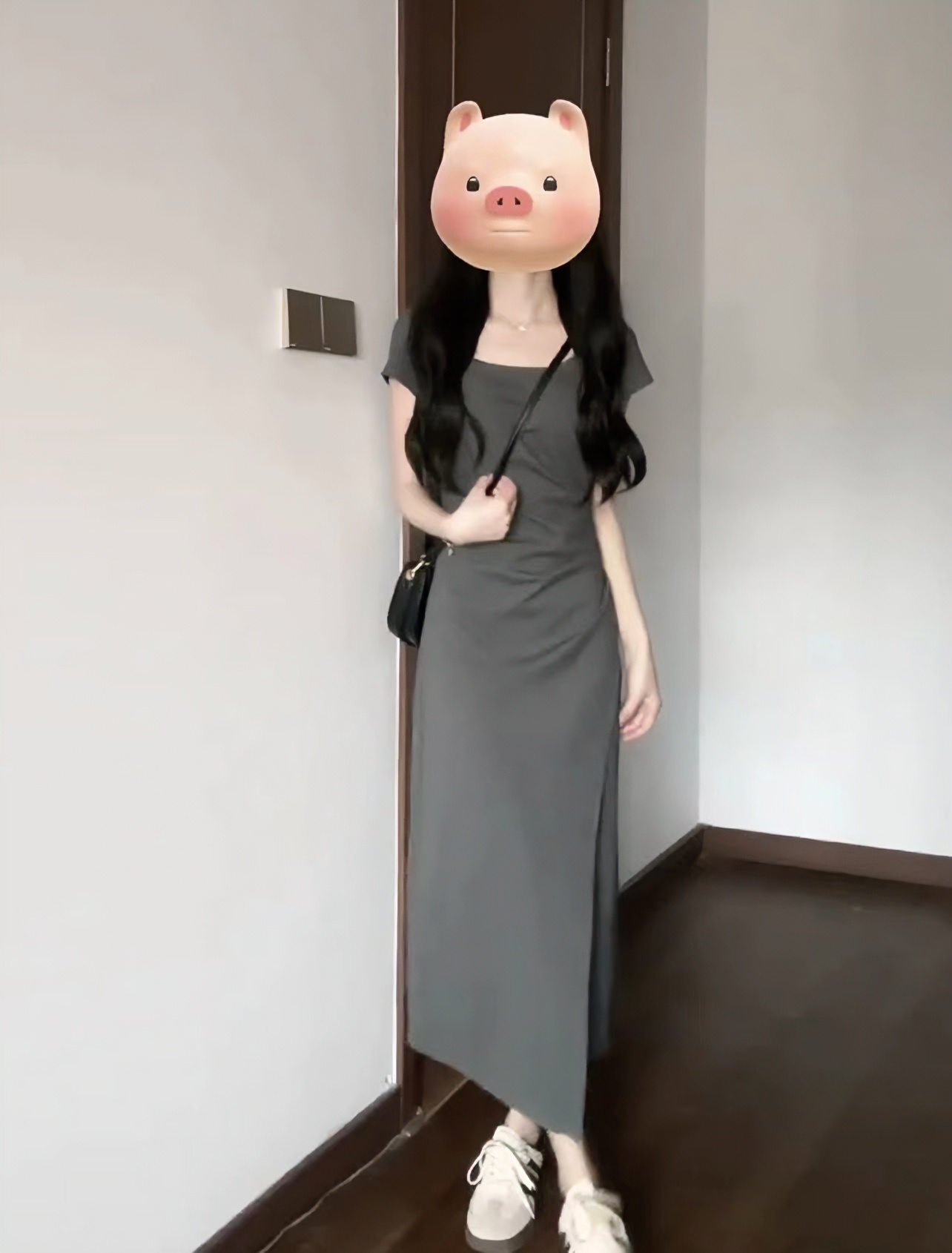 2024新品时尚女装百搭夏季连衣裙修身圆领简约褶皱弹力显瘦女士