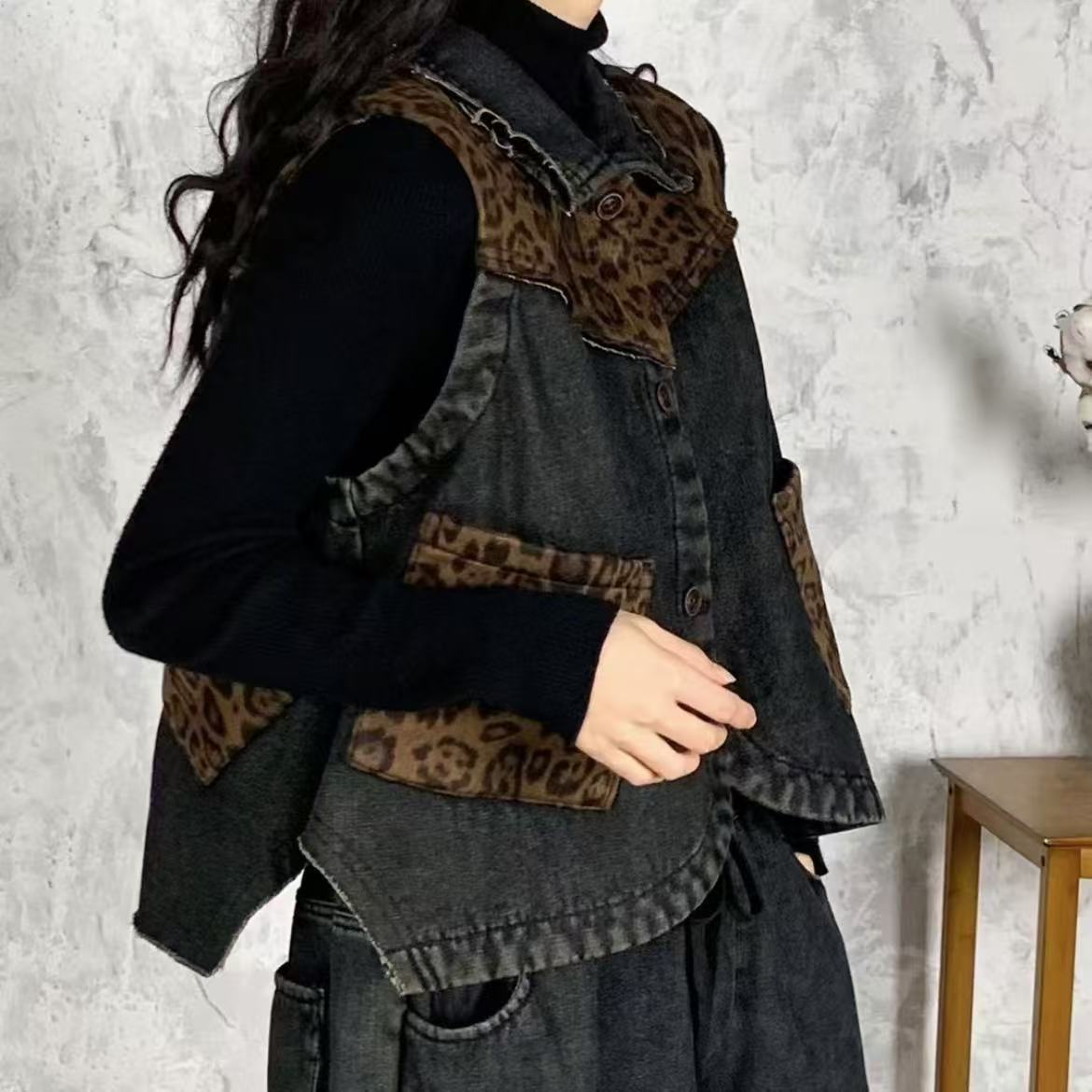 2024加绒拼接豹纹翻领毛边不规则下摆炒色牛仔马甲【衣长56胸围112