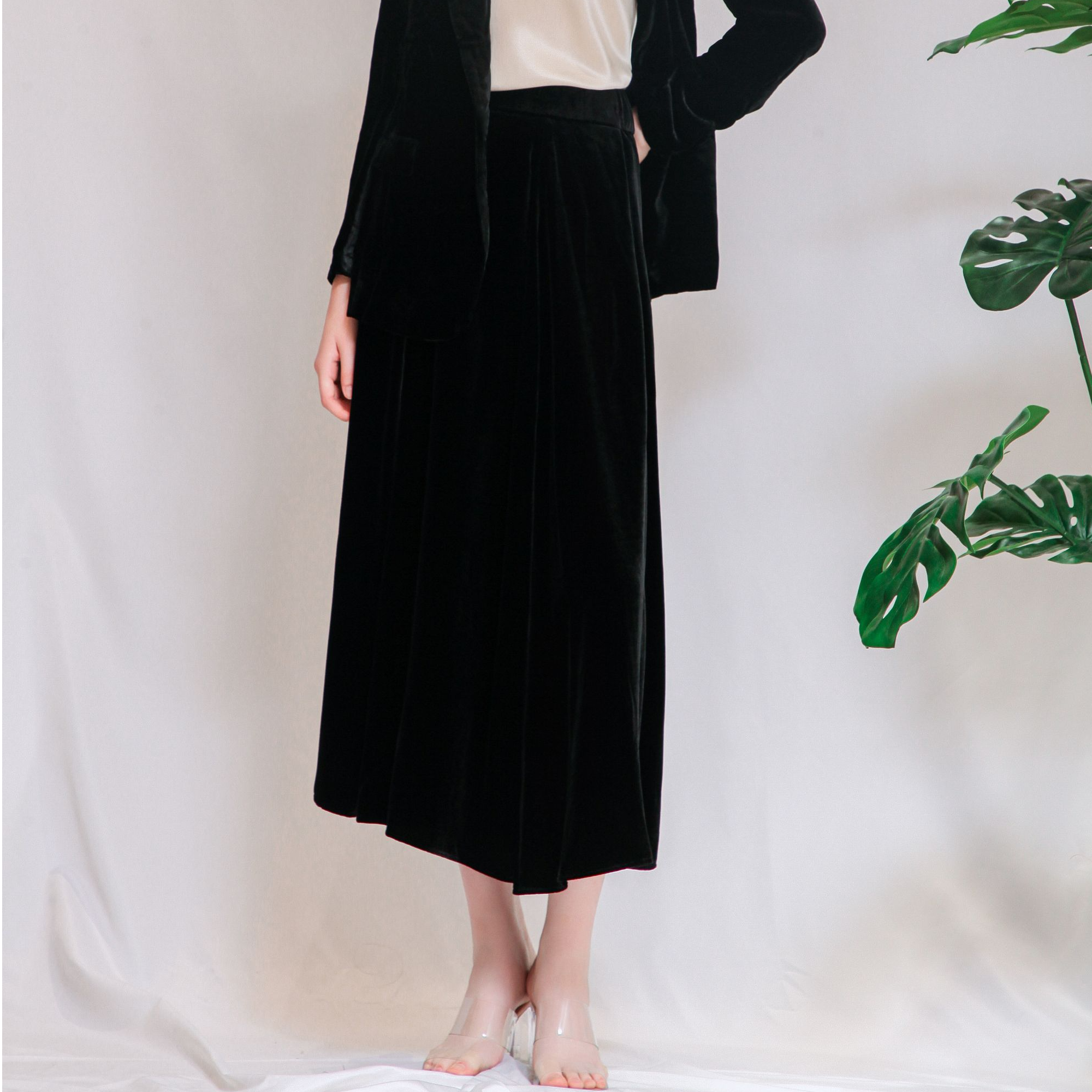 玉兰悠悠秋冬款“极简主义”丝绒长裙黑色神秘气质显瘦高级设计感