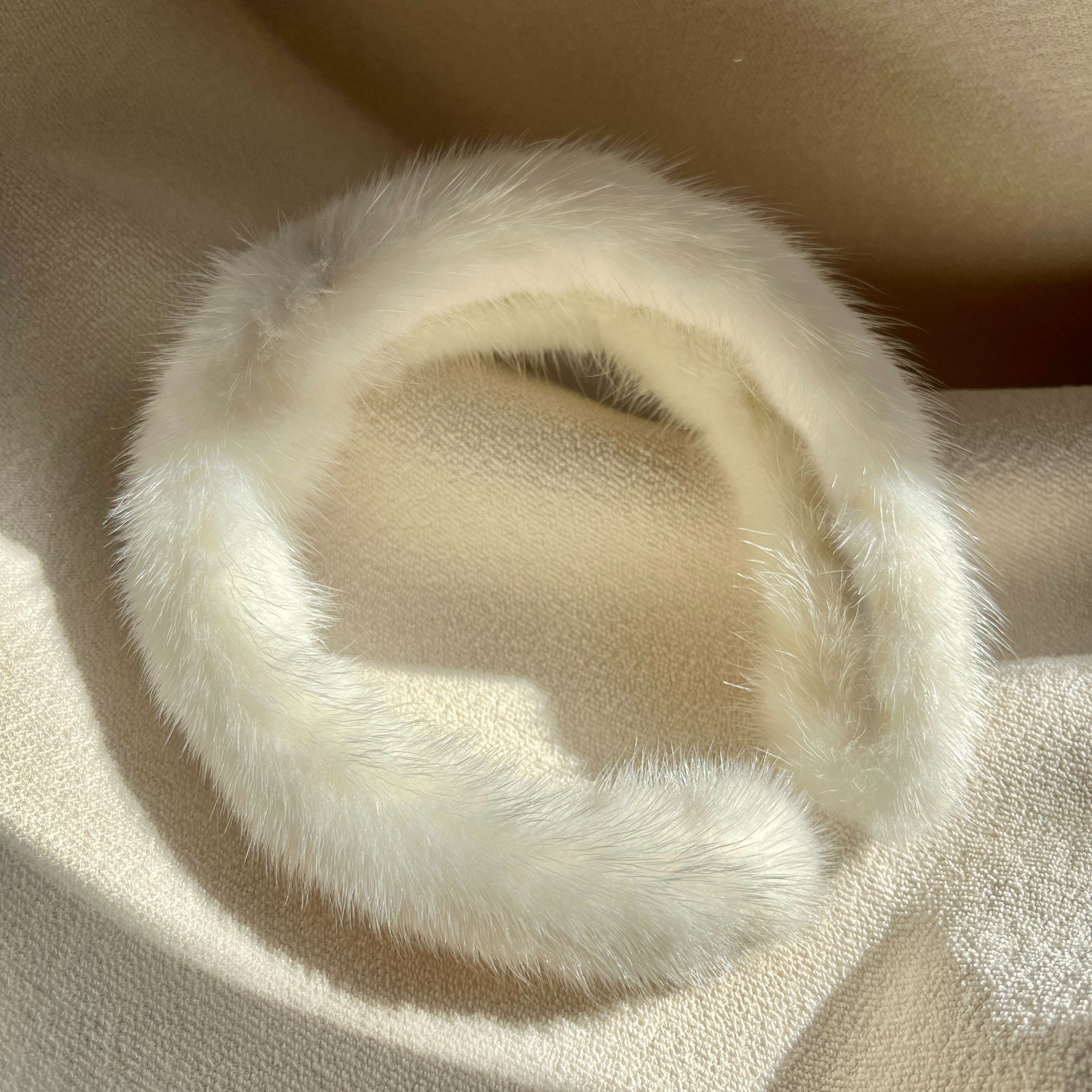 玉兰悠悠高级时装水.貂发箍白色时尚百搭休闲