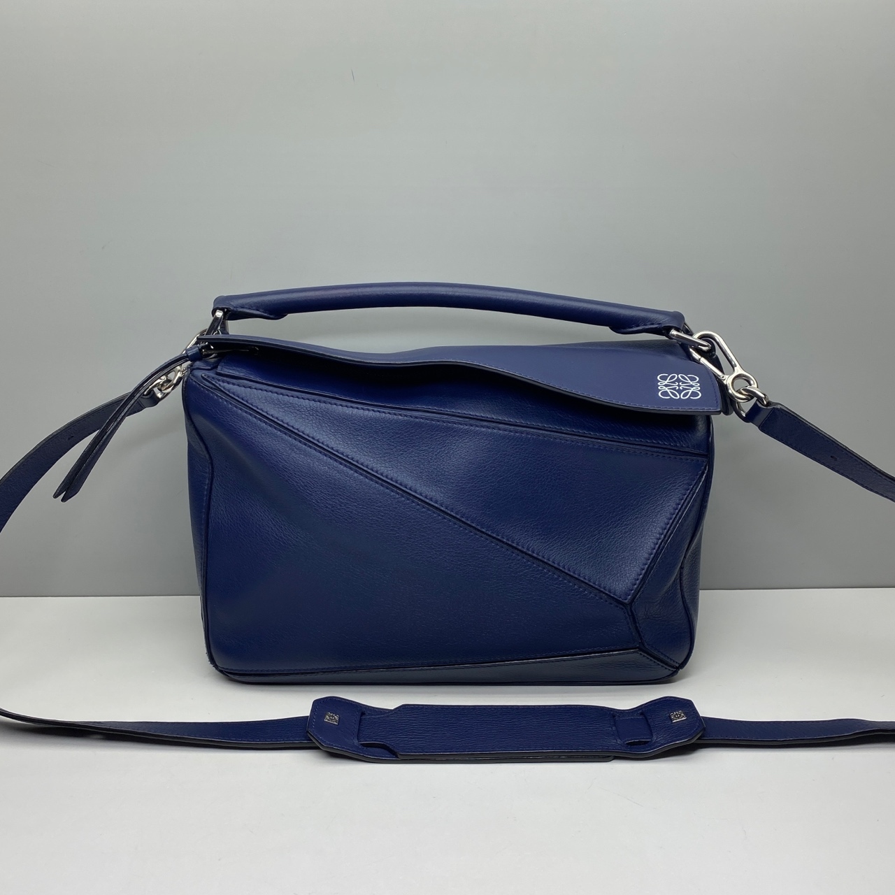 95新 LOEWE/罗意威 95新Puzzle蓝色5353中号男士几何包斜挎包男包