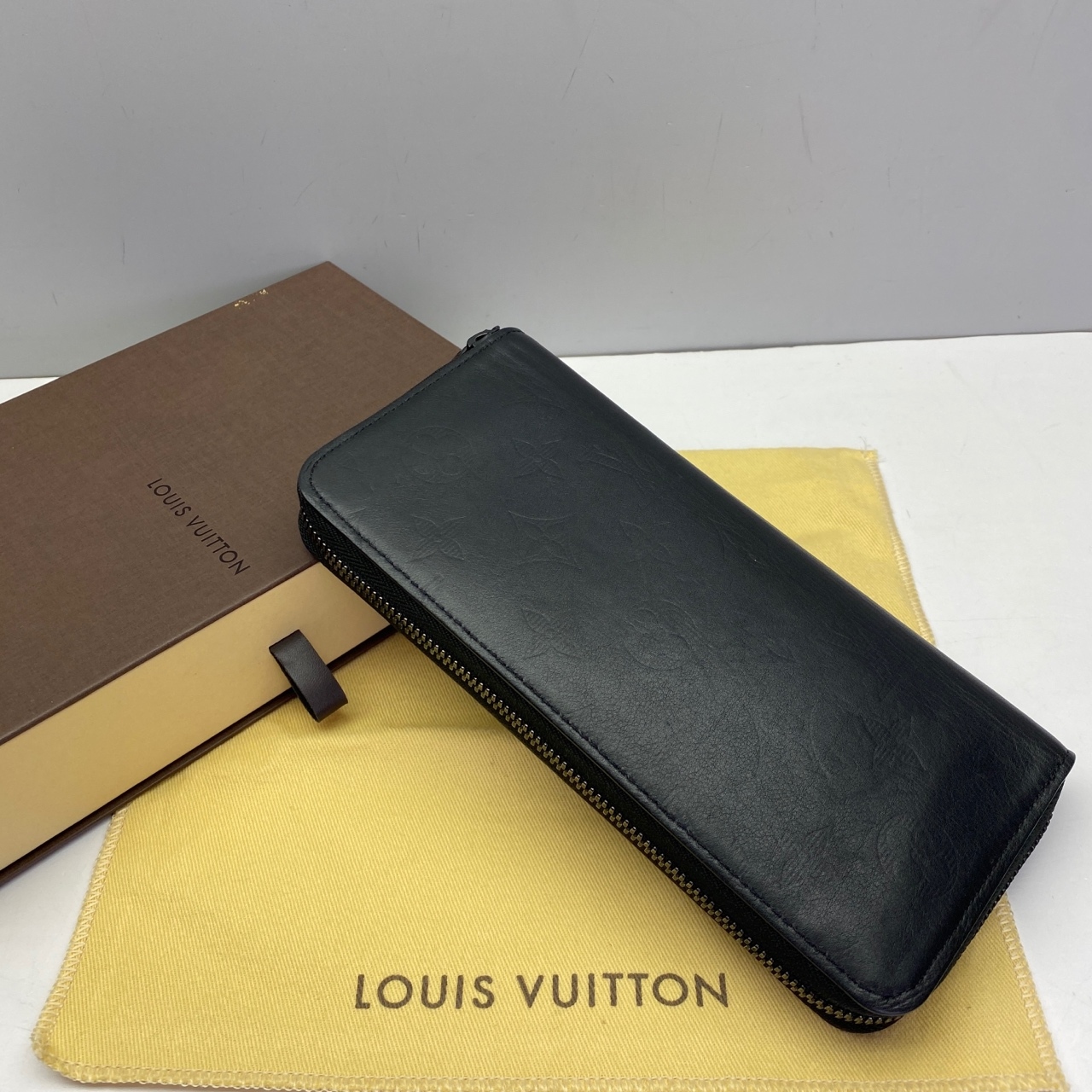 95新 LouisVuitton/路易威登 黑色牛皮压花4108男士拉链钱包