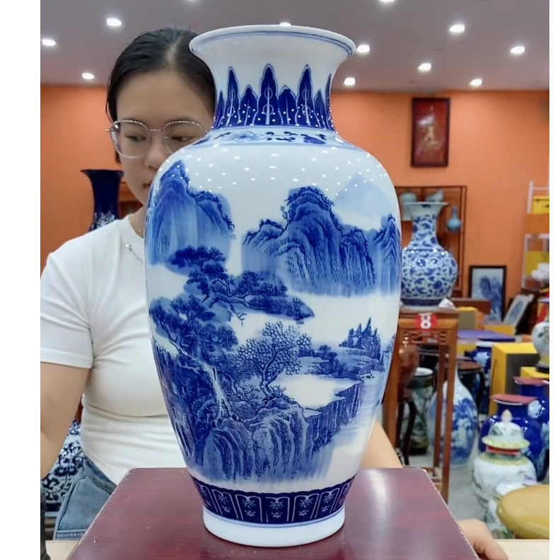 景德镇陶瓷花瓶客厅玄关多宝阁摆件黄国财江南秀色青花松子瓶