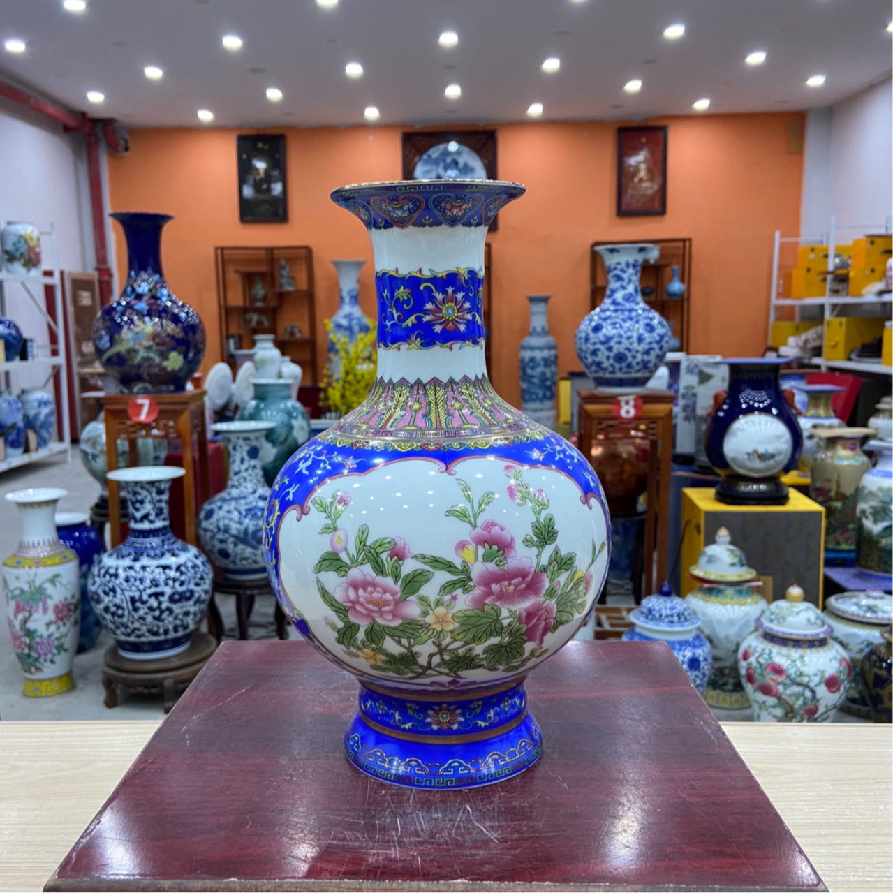 景德镇陶瓷客厅玄关博古架摆件蓝色珐琅彩小灯笼瓶