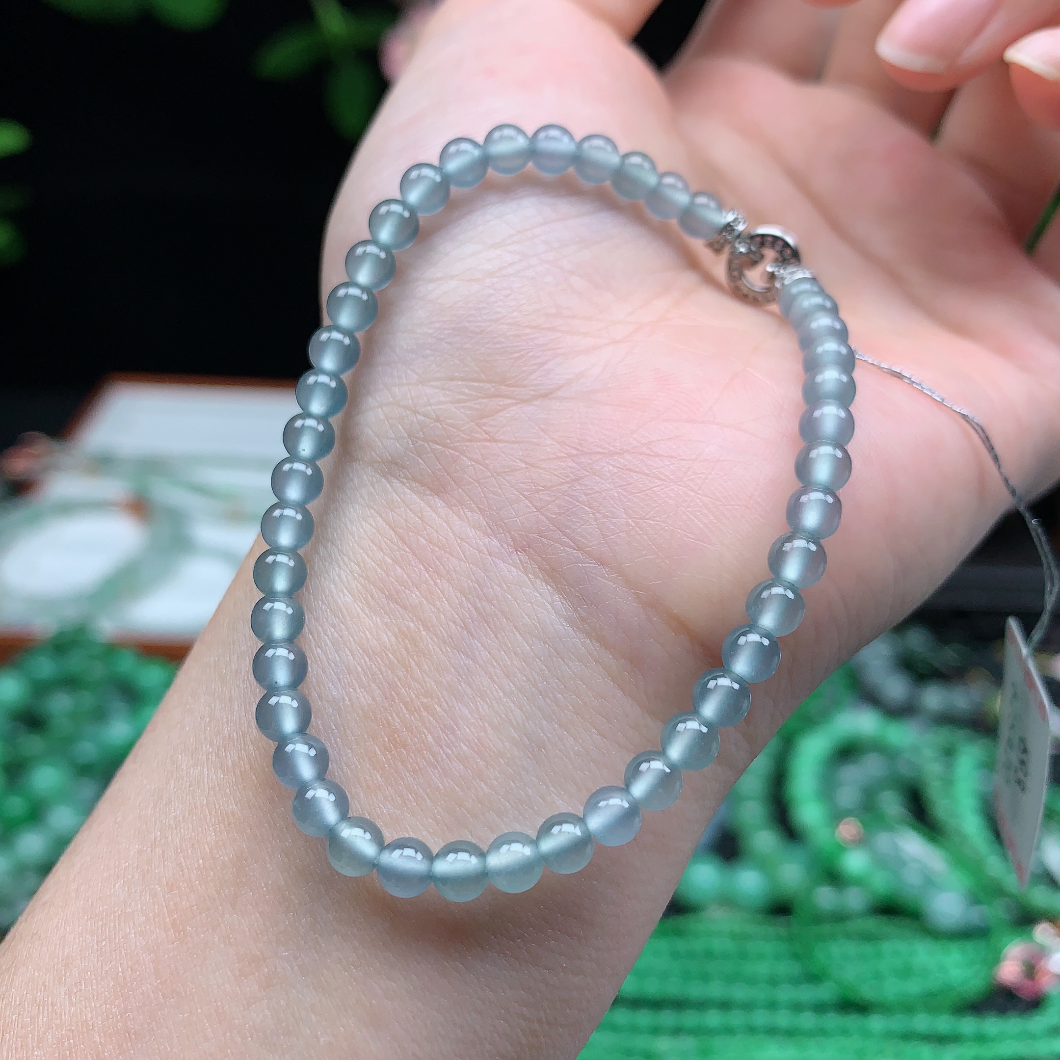 天然A货翡翠，高冰天空蓝珠子手链，尺寸4.2mm1129