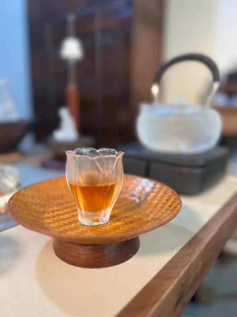 玉兰杯水晶闻香杯手工雕刻