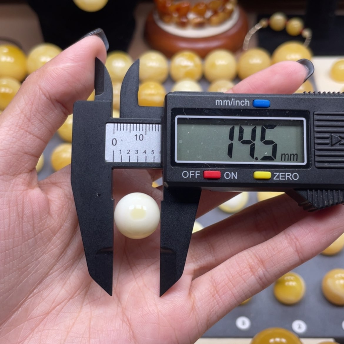 【闪购商品】琥珀珠宝奇石未镶嵌?****室