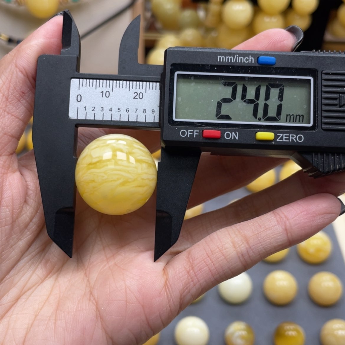 【闪购商品】琥珀珠宝奇石未镶嵌殷****?