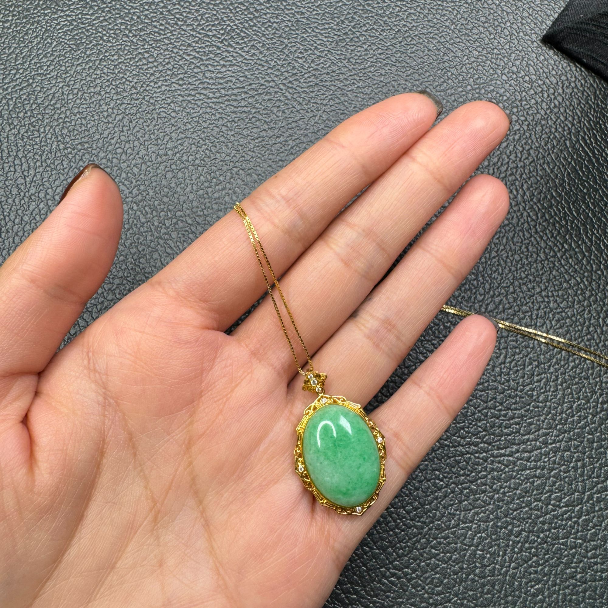 18K金镶蛋面吊坠