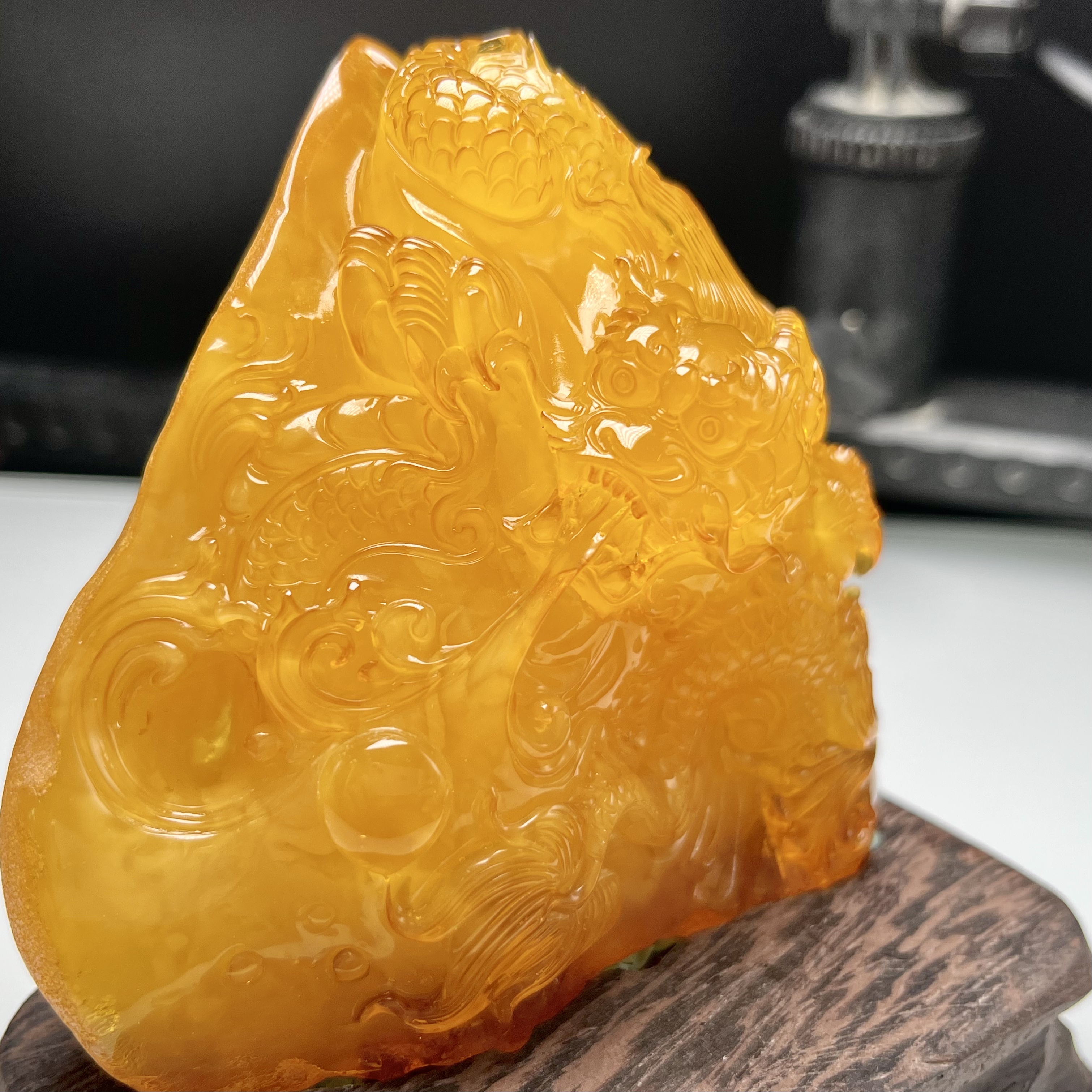 天然琥珀蜜蜡穿云龙摆件