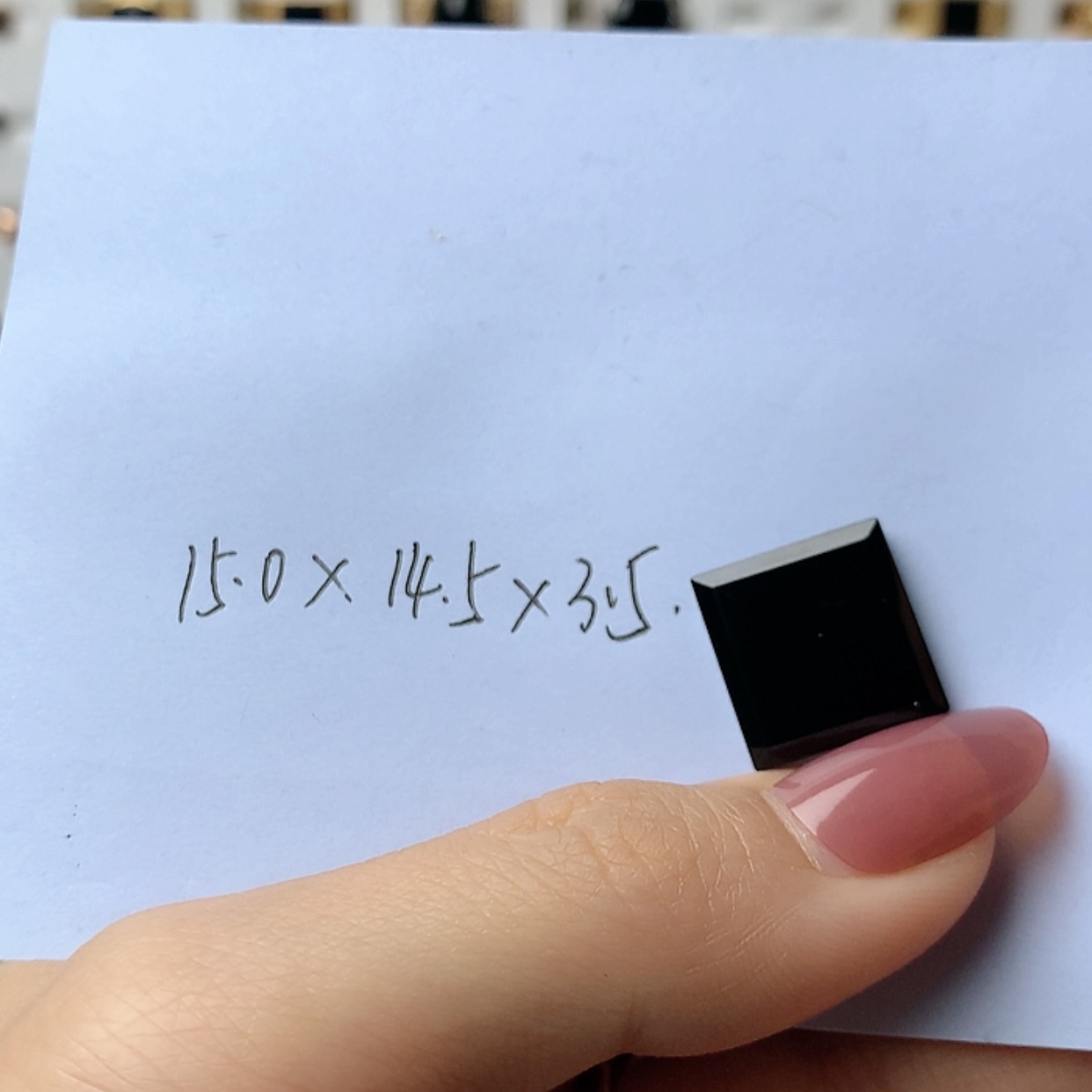 【闪购商品】翡翠裸石未镶嵌榴**妹