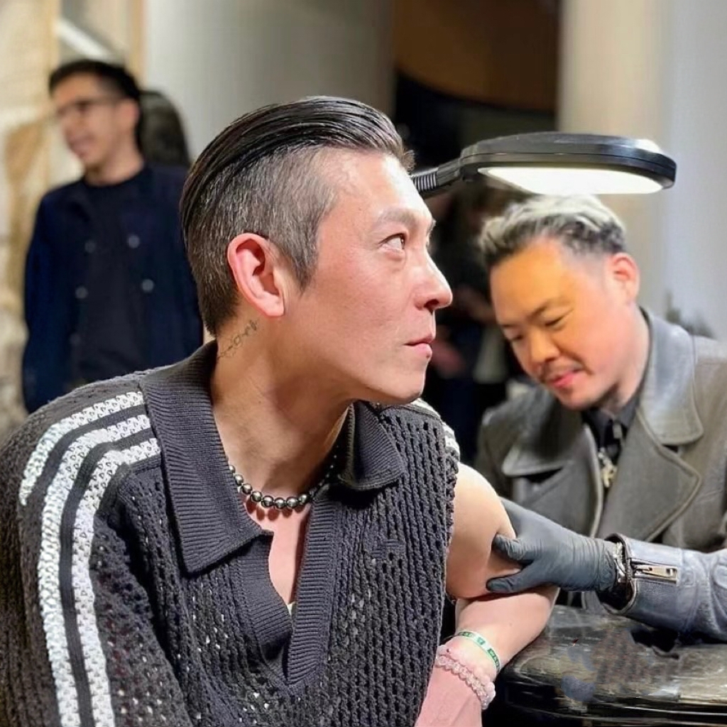 陈冠希同款联名三条杠破洞毛衣休闲短袖情侣复古男女同款短T潮