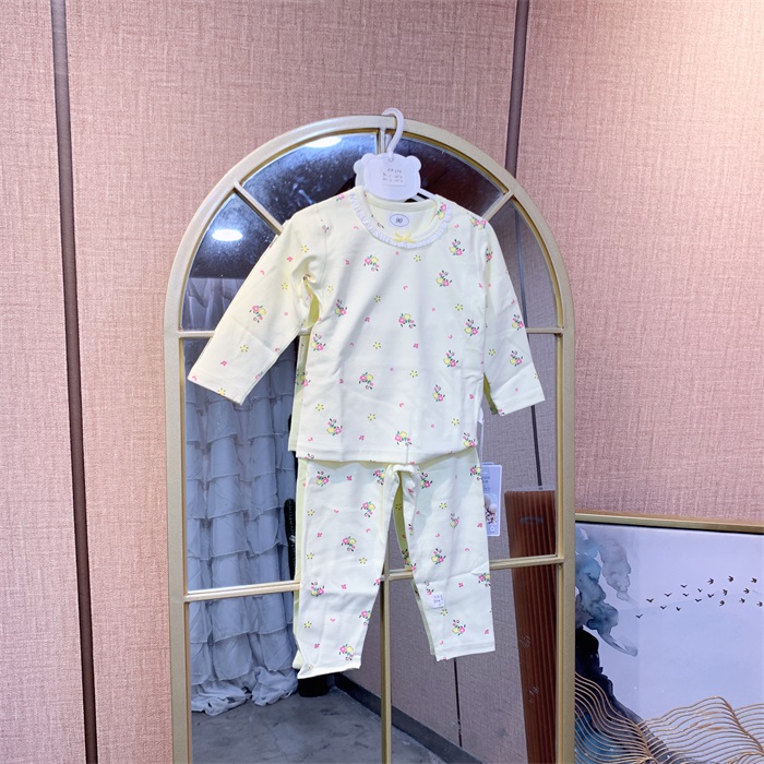 AQ224    宝宝浅黄色上衣裤子两件套 