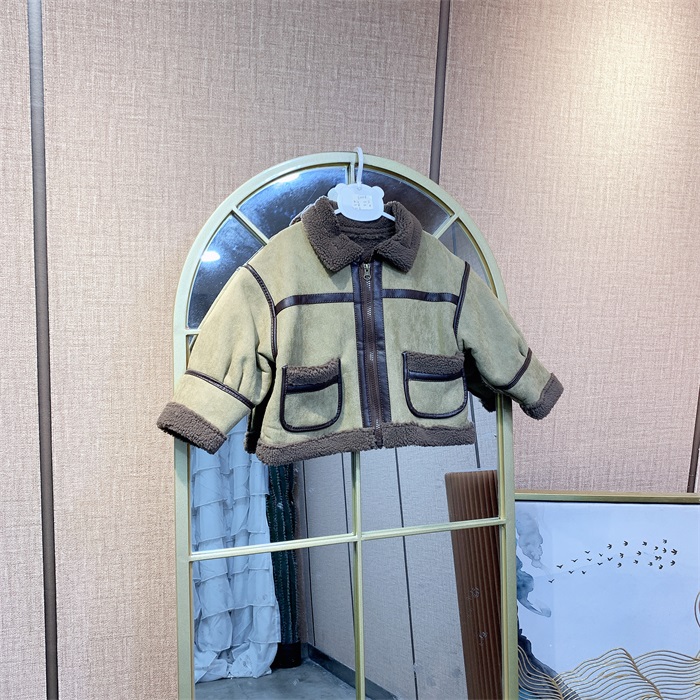 S1006   宝宝绿色皮毛一体外套