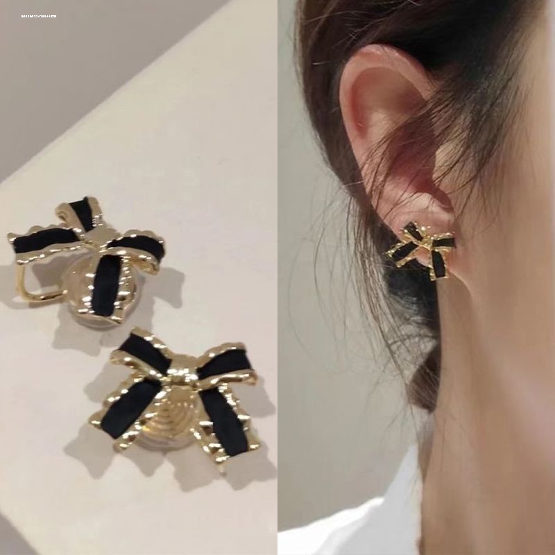简约精致小众个性耳饰设计气质女新款显白百搭港风蝴蝶结耳夹网红