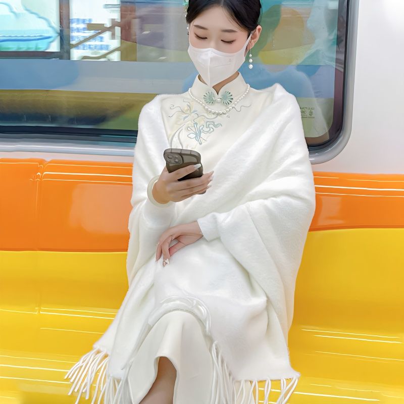 俏娘复古民国风白色配旗袍披肩2022年秋季新款温暖舒适简约外搭