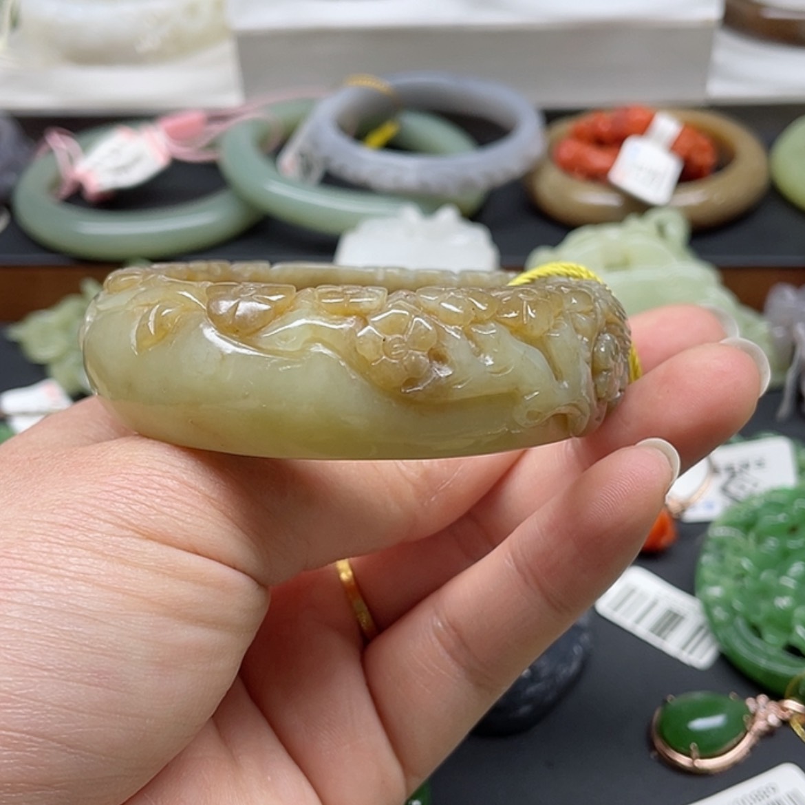 【闪购商品】和田玉手镯未镶嵌花***界