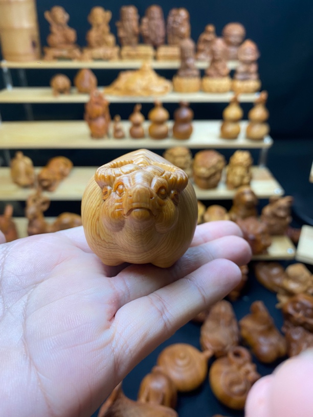 崖柏木雕 唐牛 牛气冲天 小胖牛一物一拍