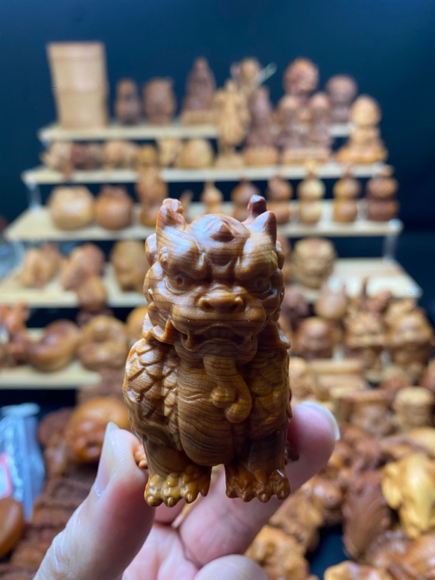 崖柏木雕麒麟背书（一物一拍）