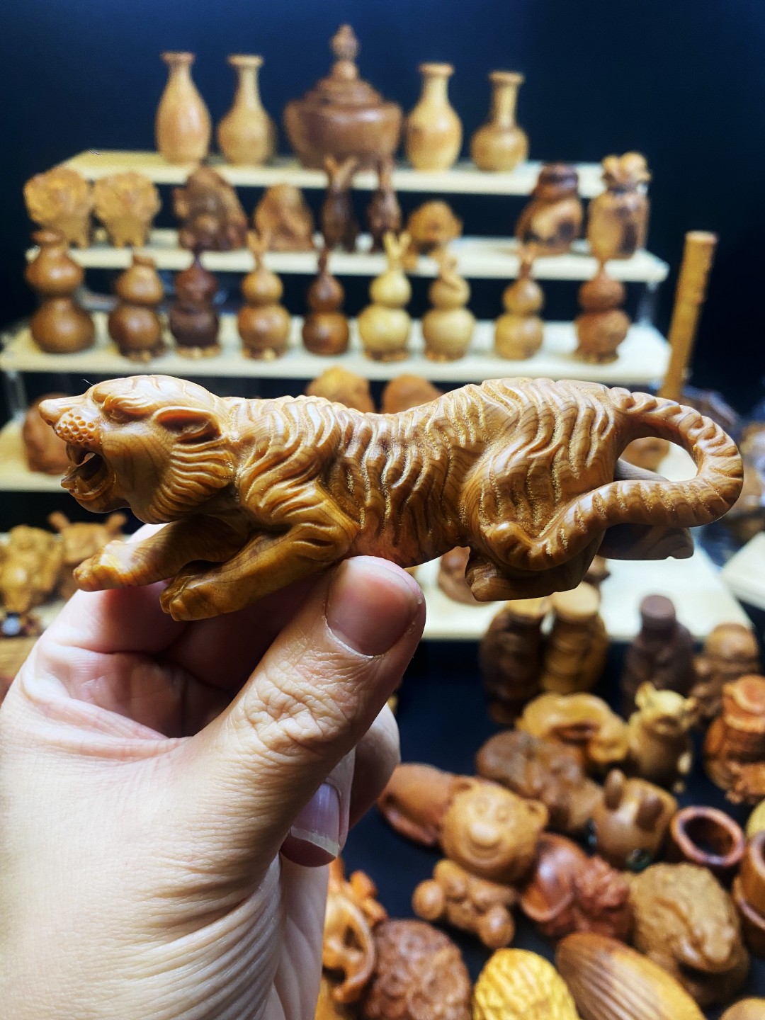崖柏木雕虎虎生威（一物一拍）