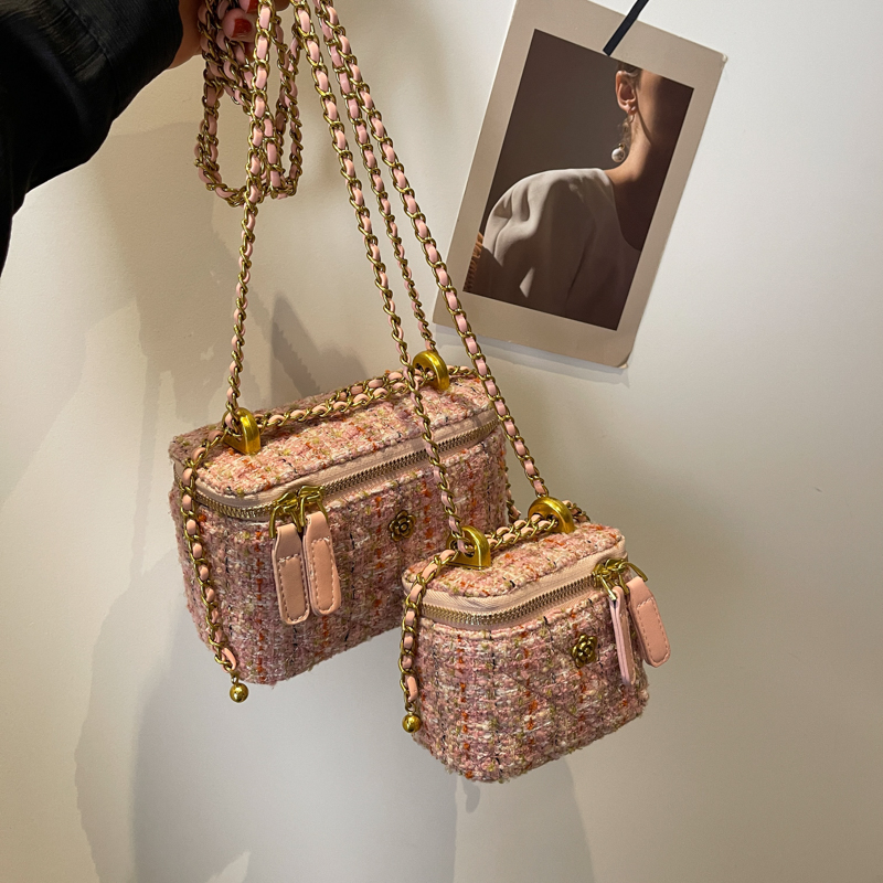 秋冬小众设计呢子包包2023新款女包百搭链条斜挎盒子包迷你小方包