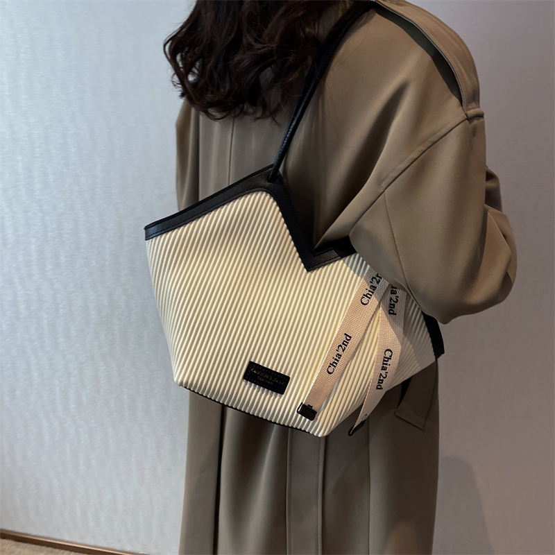 大容量包包女2024新款夏季高级感通勤上班单肩胯包上课托特手提包