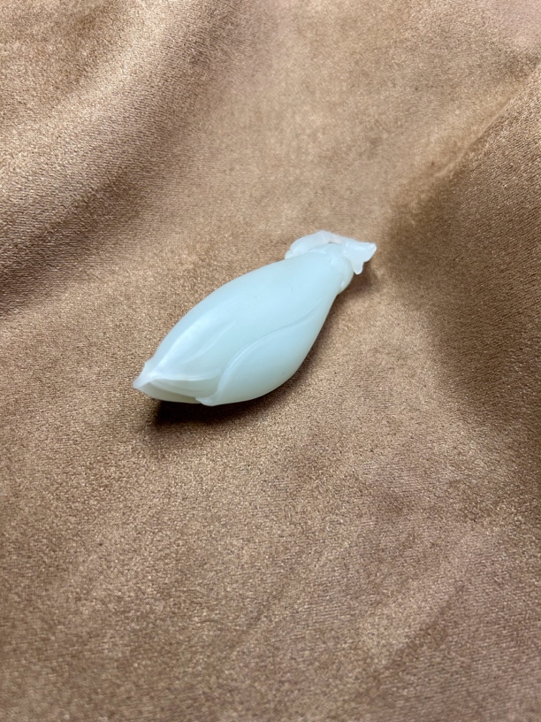  （嚠翡）和田玉青海料 玉兰花手工雕刻 