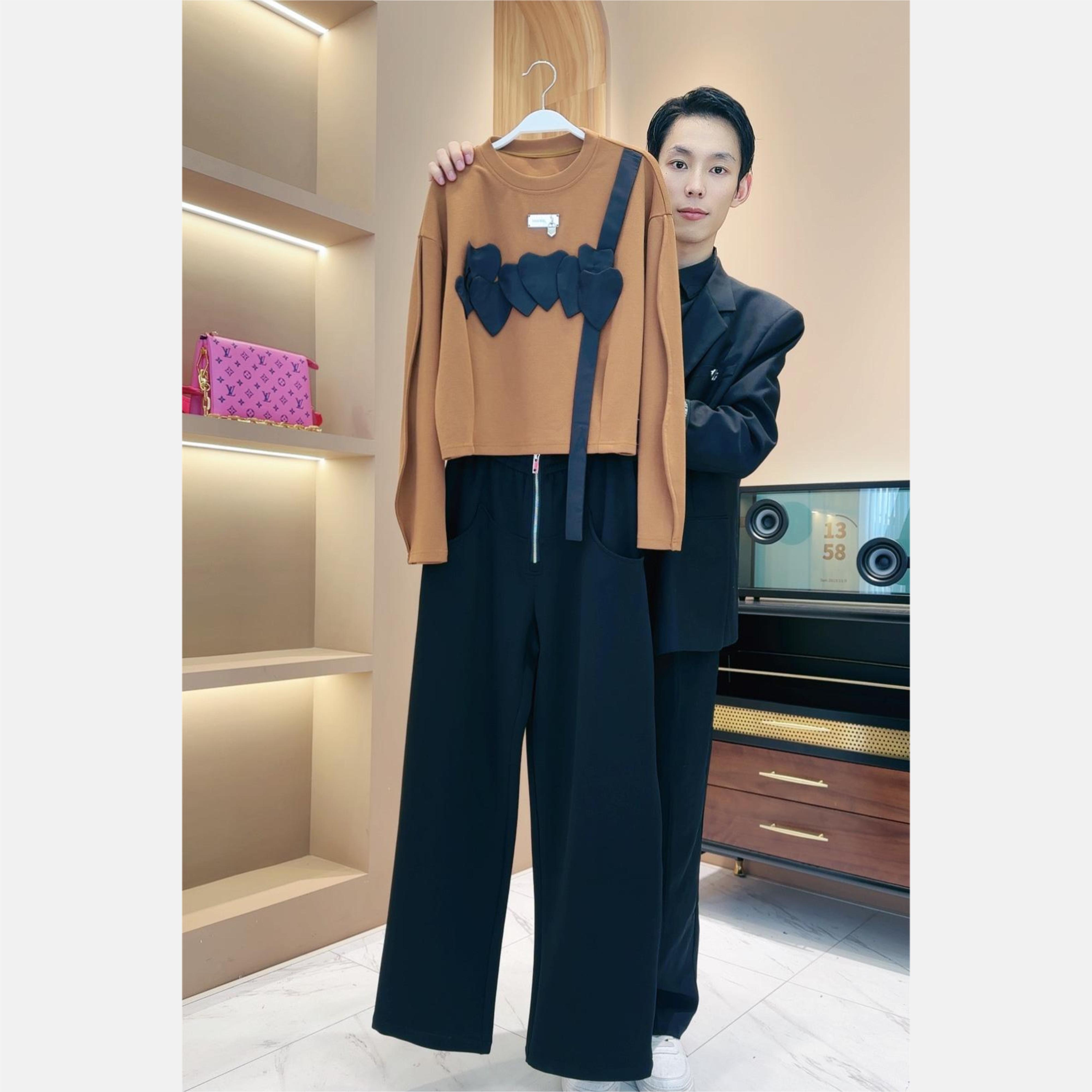 【LIANG哥定制】冬季时尚设计感百搭圆领卫衣+黑色高腰阔腿裤1877A