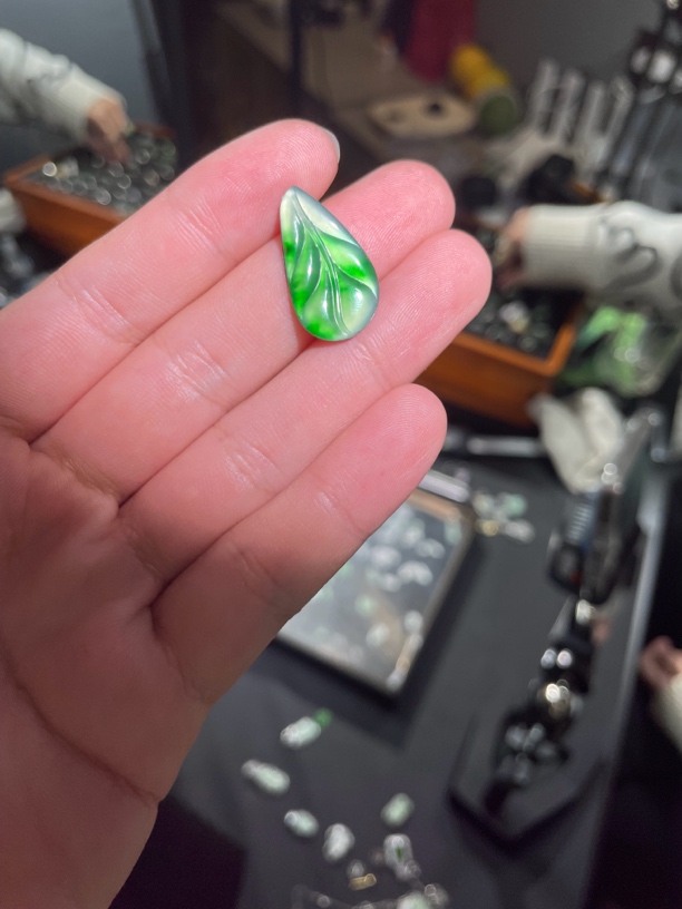 天然缅甸A货翡翠叶子高冰飘绿