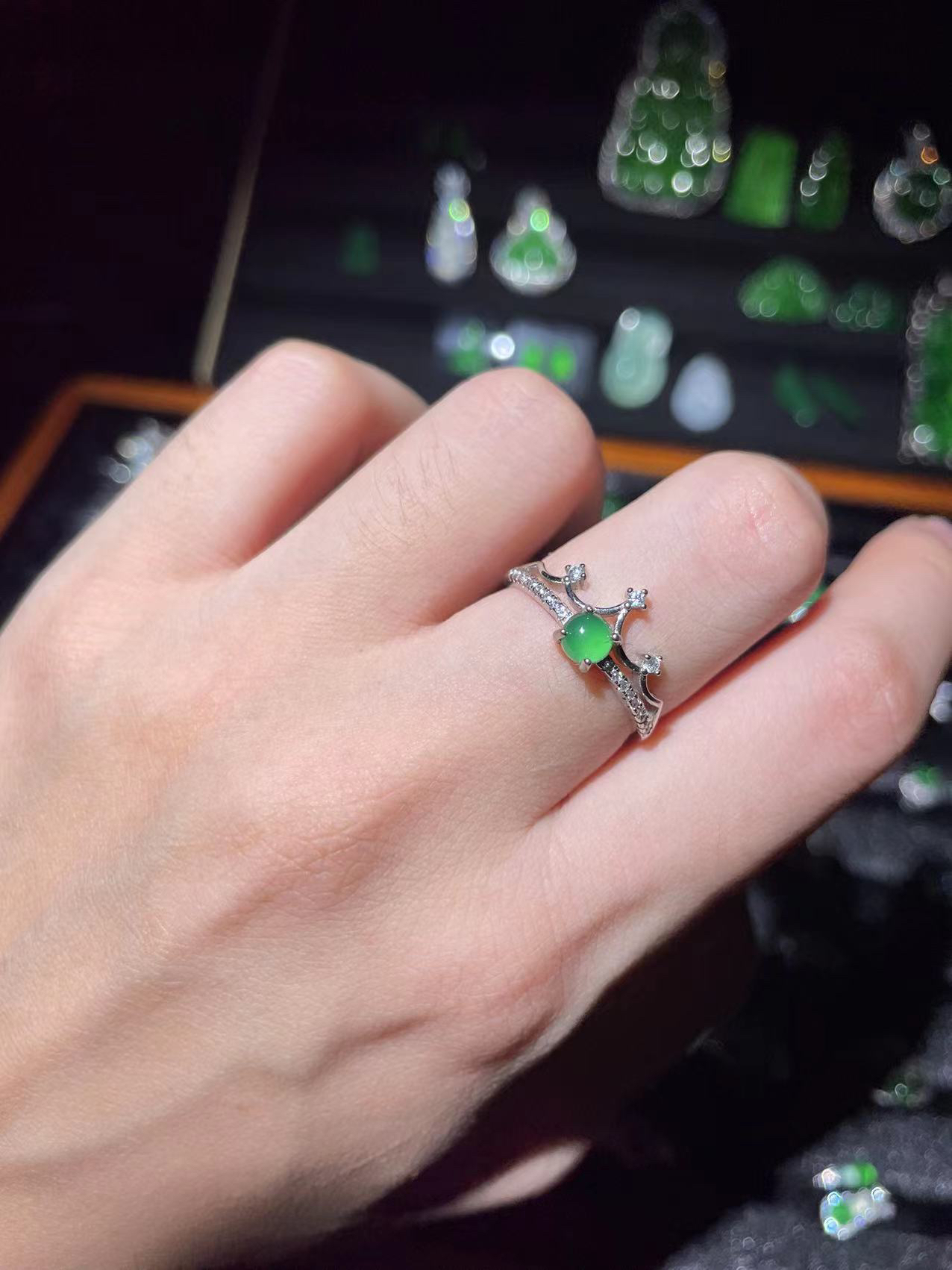 天然翡翠简约蛋面戒指