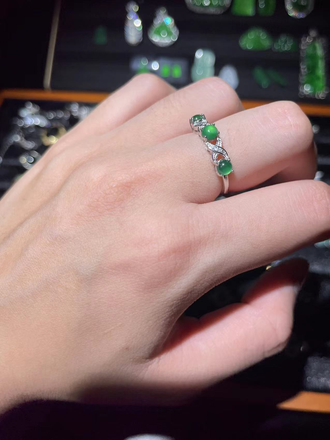 天然翡翠蛋面戒指