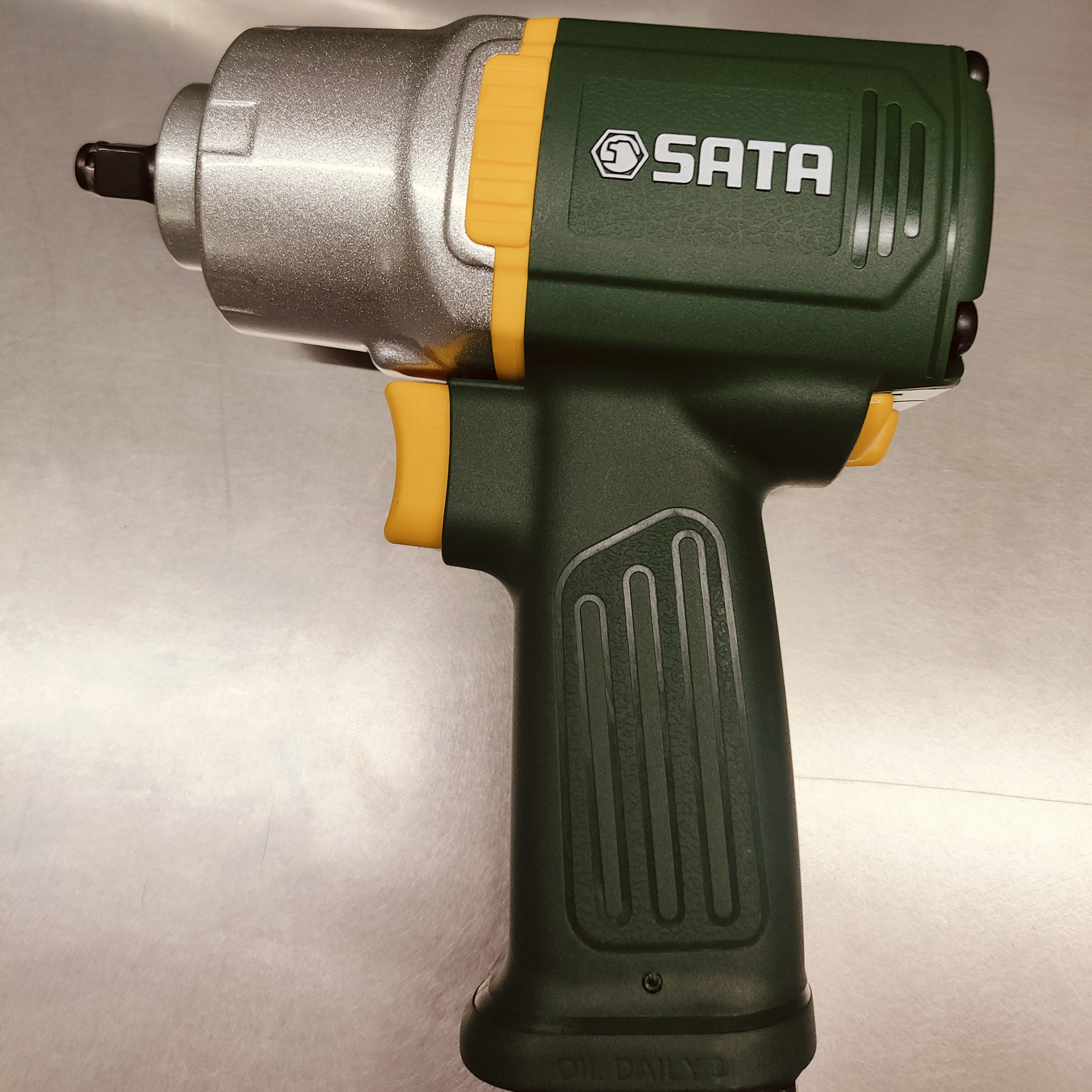 世达中飞(3/8)工业级大扭力复合材料气动冲击扳手