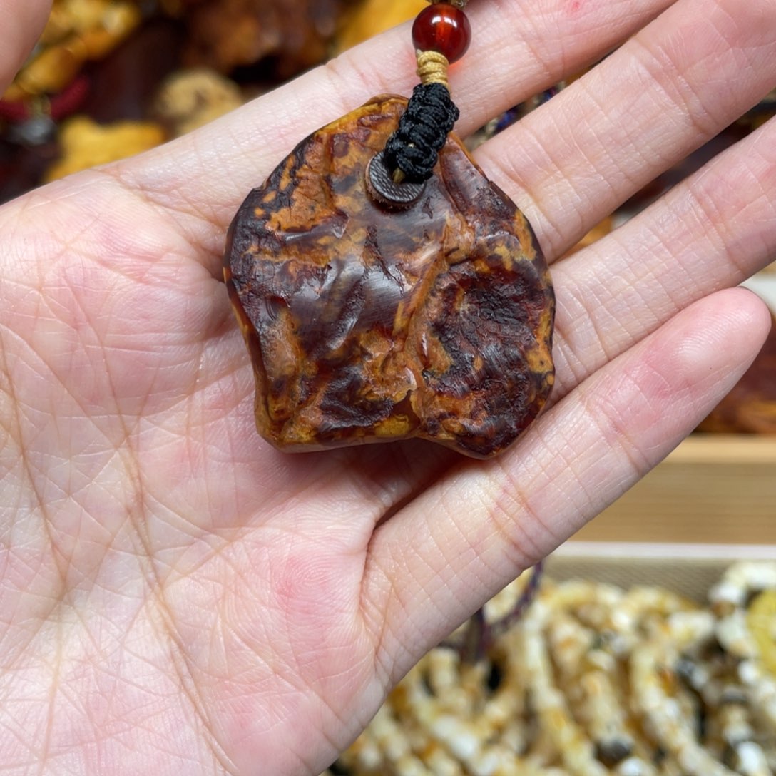 琥珀珠宝奇石未镶嵌