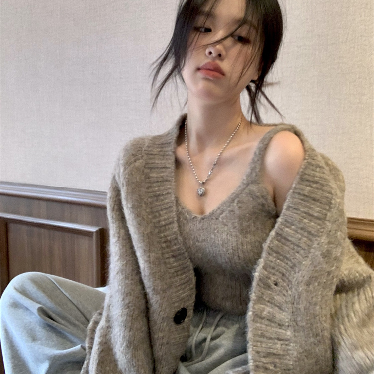 毛衣时尚套装女秋冬新款宽松慵懒针织开衫内搭吊带背心软糯两件套