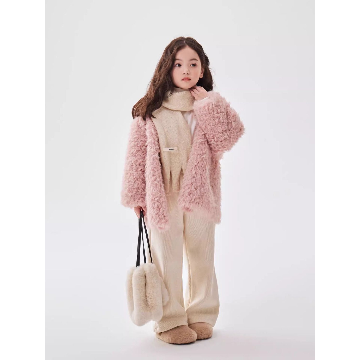 女童冬装套装2023新款宝宝衣服中大童洋气加厚粉色牛角扣毛毛短款