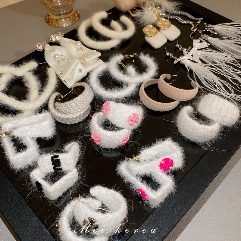 铜合金亚克力耳饰 白色系甜美十字架字母羽毛耳环时尚个性