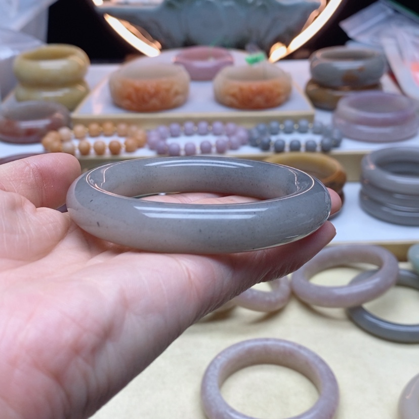 【闪购商品】石英质玉手镯未镶嵌容*烟灰手镯